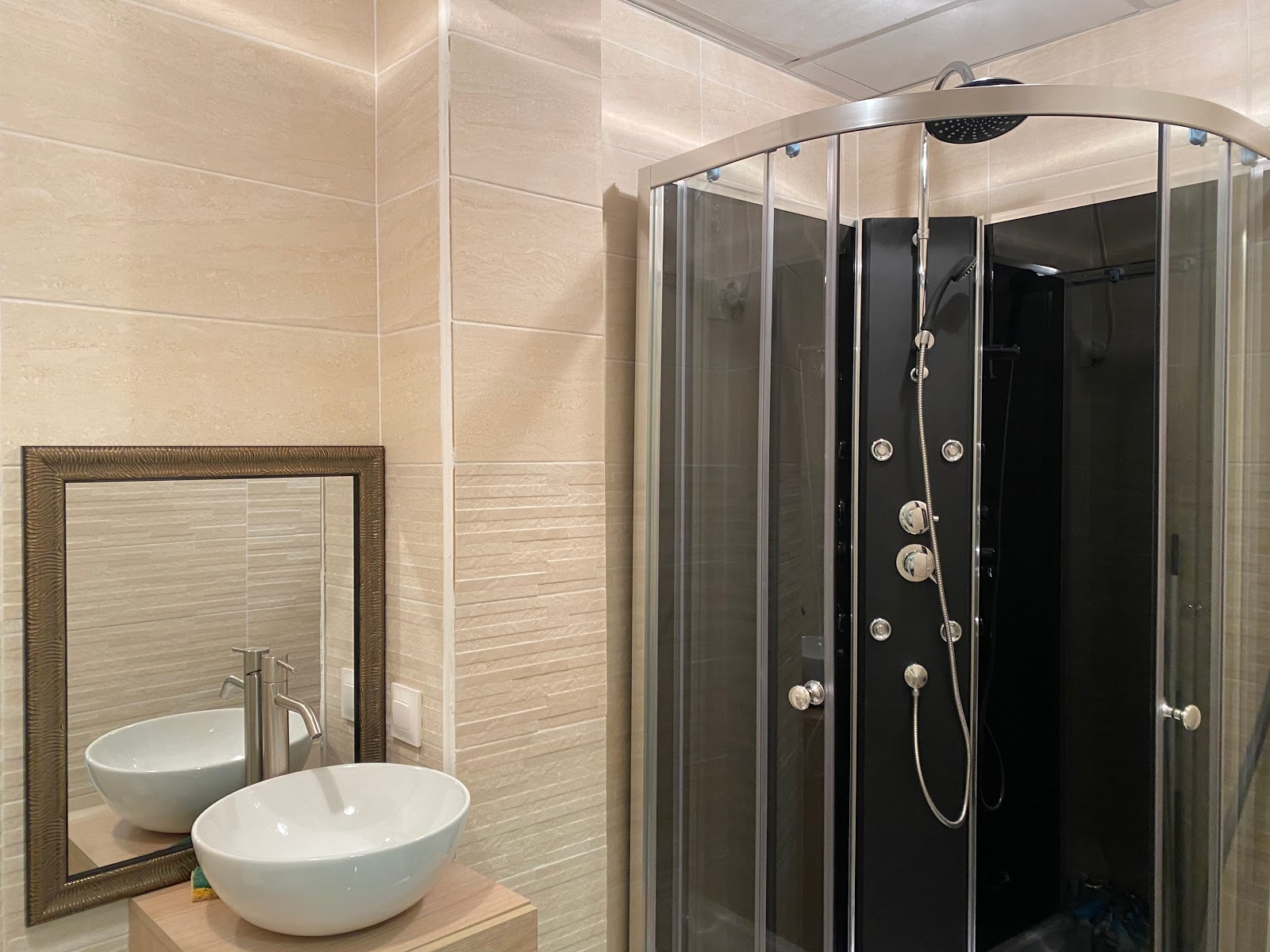 Salle de bain rénovée par SOS Home Services, plombier à Chartres